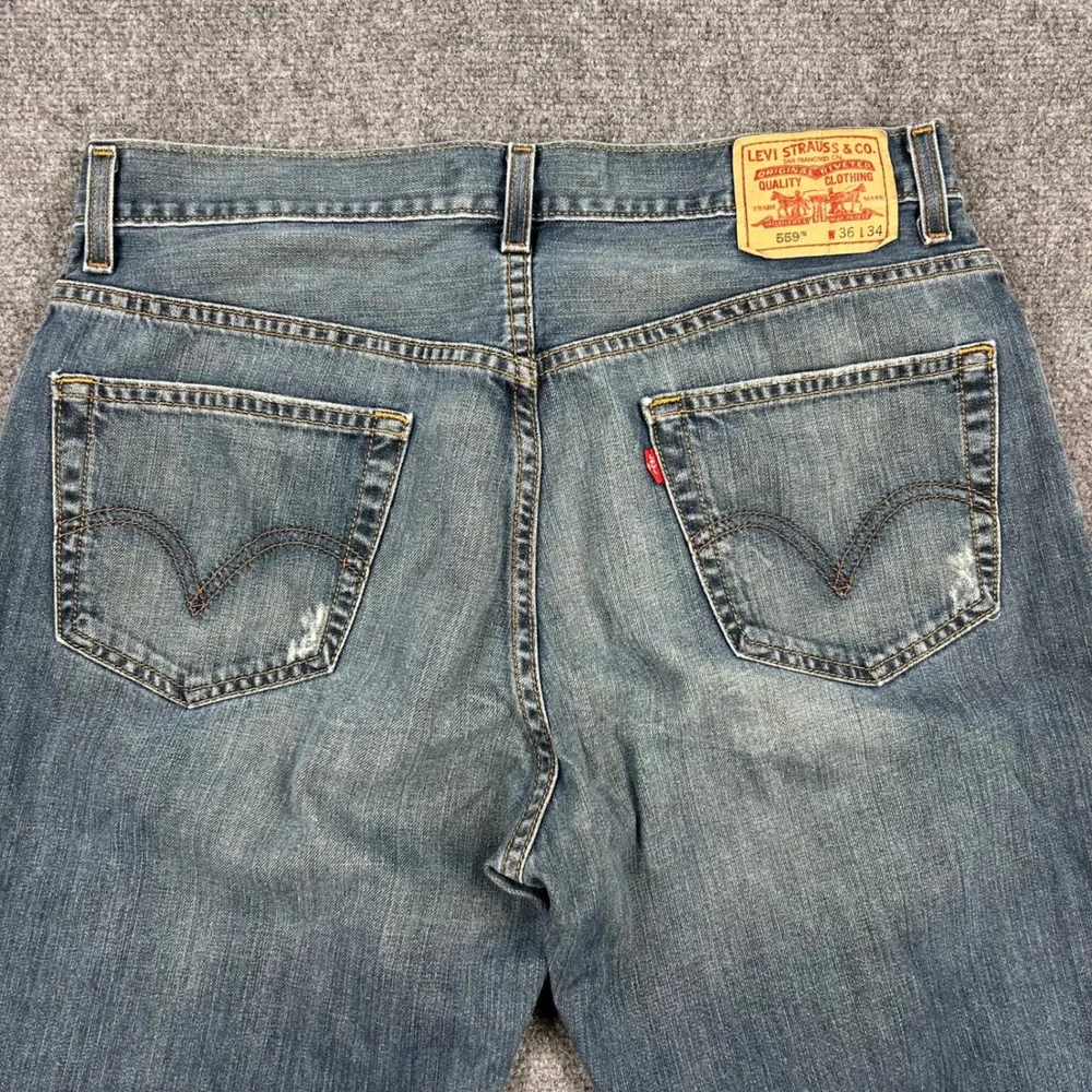 Vintage Levis 559 Relaxed Straight Jeans Mens 36x34 Blue Medium Wash Denim Pants